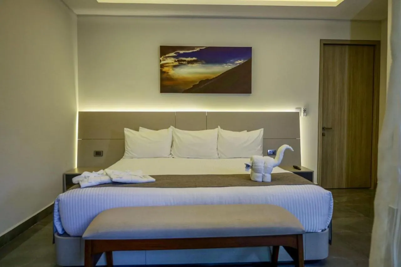 אקומל Solmare Apartments & Suites