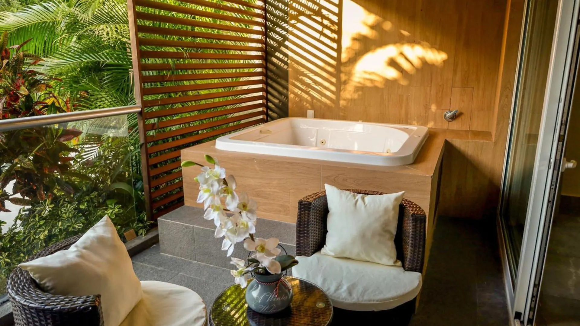 אקומל Solmare Apartments & Suites