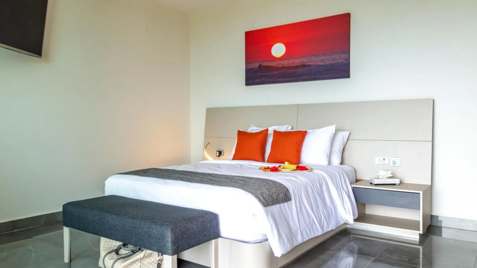 אקומל Solmare Apartments & Suites